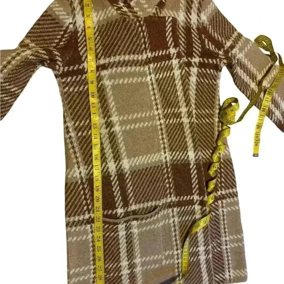 Absolutely Famous - Picture 16 of 16